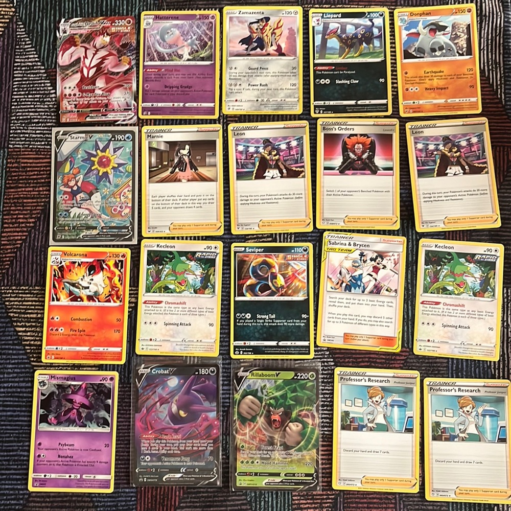 50+ Pokémon cards lot